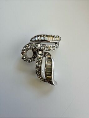 Vintage Kramer of New York Rhinestone Swirl Petite Brooch 1.25”by1.5”